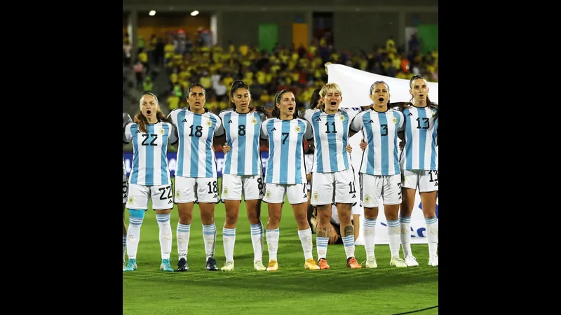 Cầu thủ từ Argentina tạo ra cơ hội ghi bàn trước Tây Ban Nha Cầu thủ từ Argentina tạo ra cơ hội ghi bàn trước Tây Ban Nha
